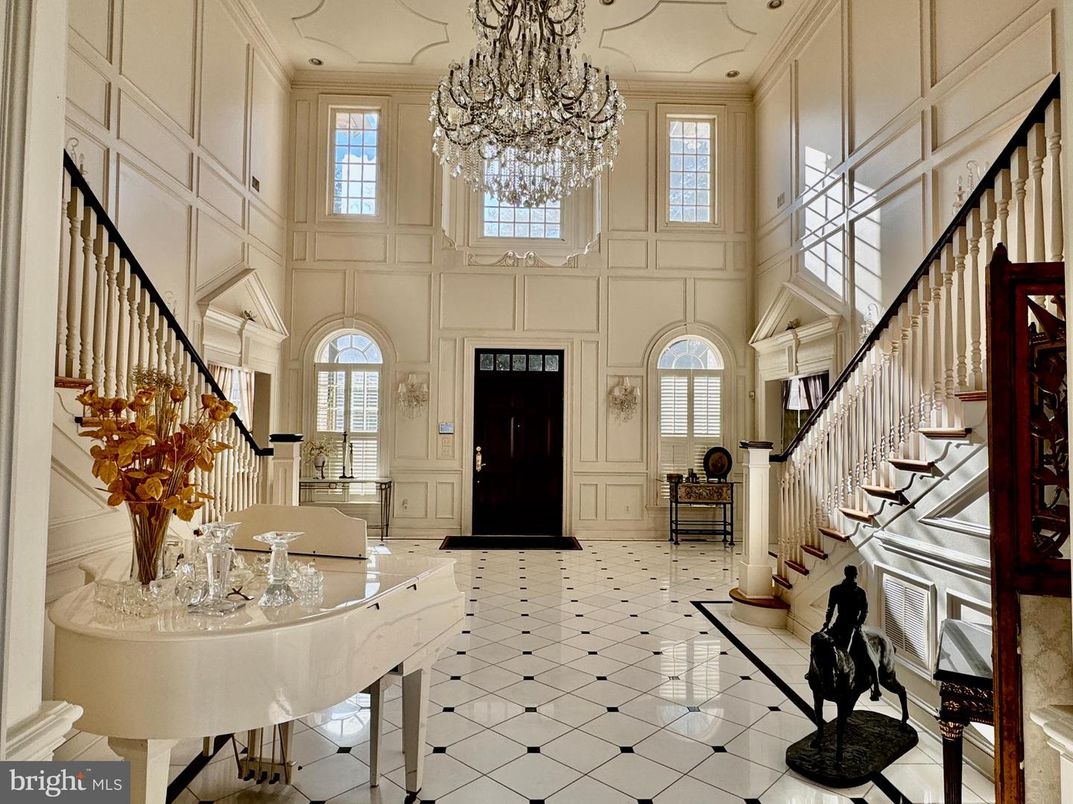 Chandelier, Interior