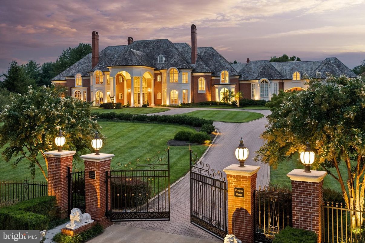 Backyard, Exterior, Facade, French Provincial