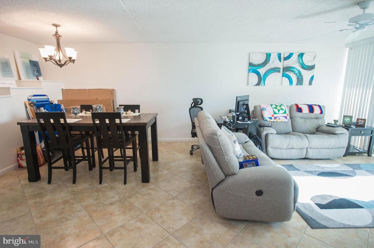 Chandelier, Dining room, Interior, Living room