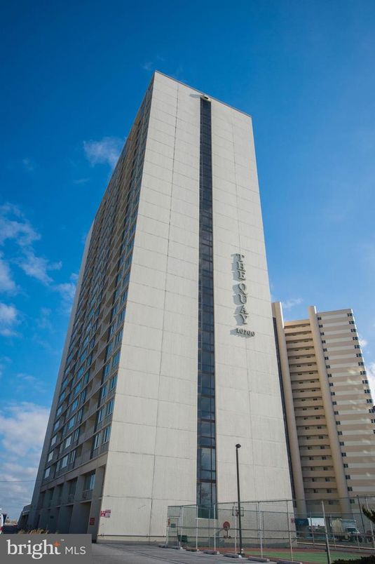 Exterior, Facade, Highrise