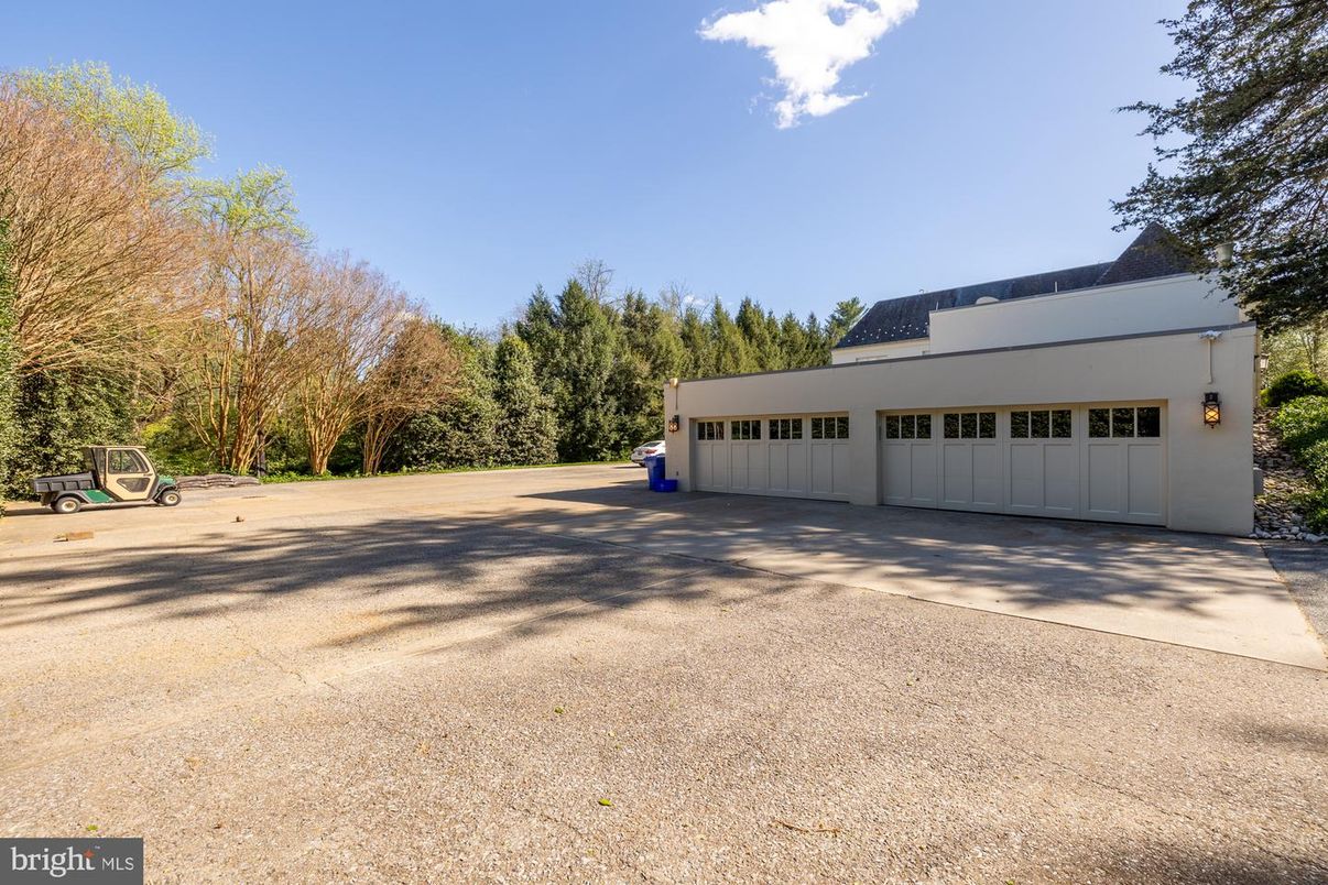 Detached Garage, Exterior