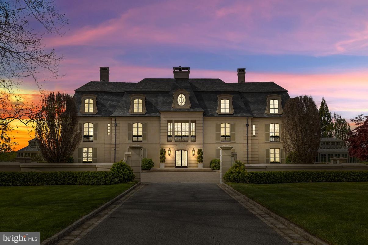 Exterior, Facade, French Provincial