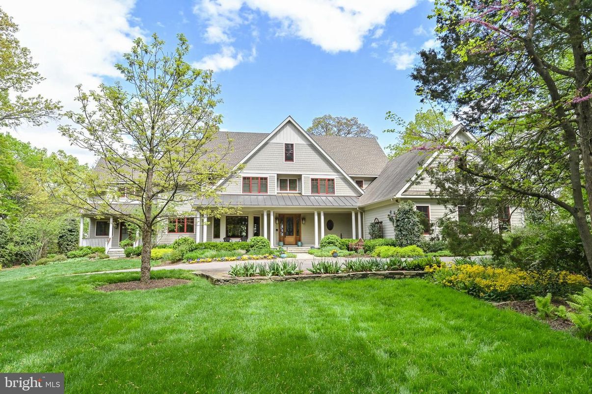 Backyard, Exterior, Facade, Farmhouse