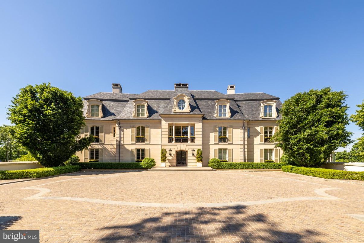 Backyard, Exterior, Facade, French Provincial