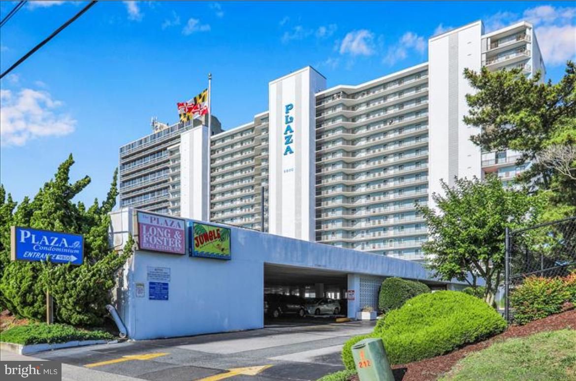 Exterior, Facade, Condo Building