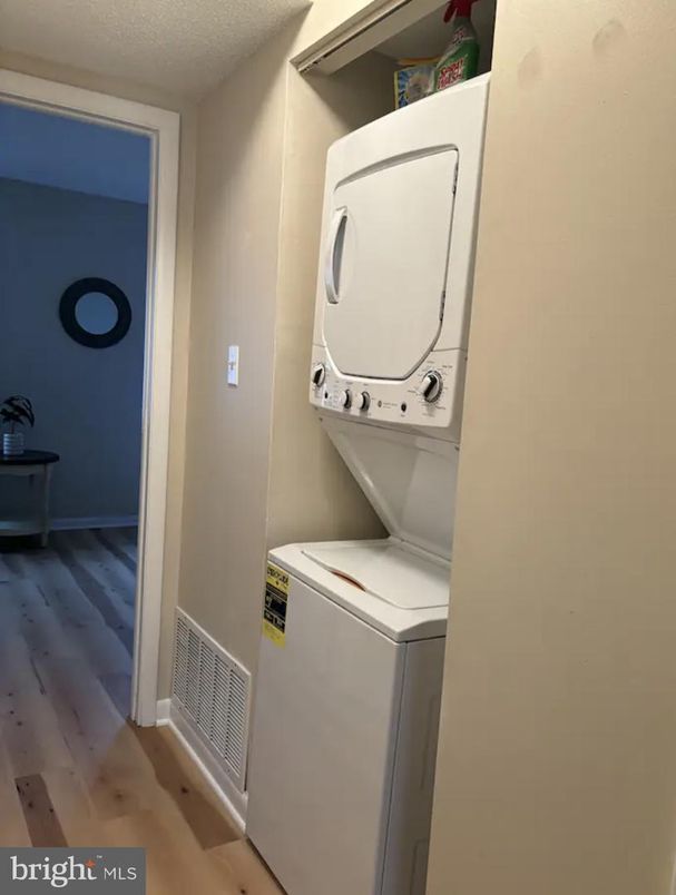 Interior, Utility Closets, Washer, Wood Texture Flooring