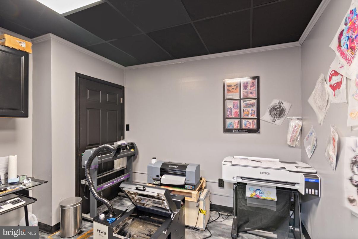Home Office, Interior