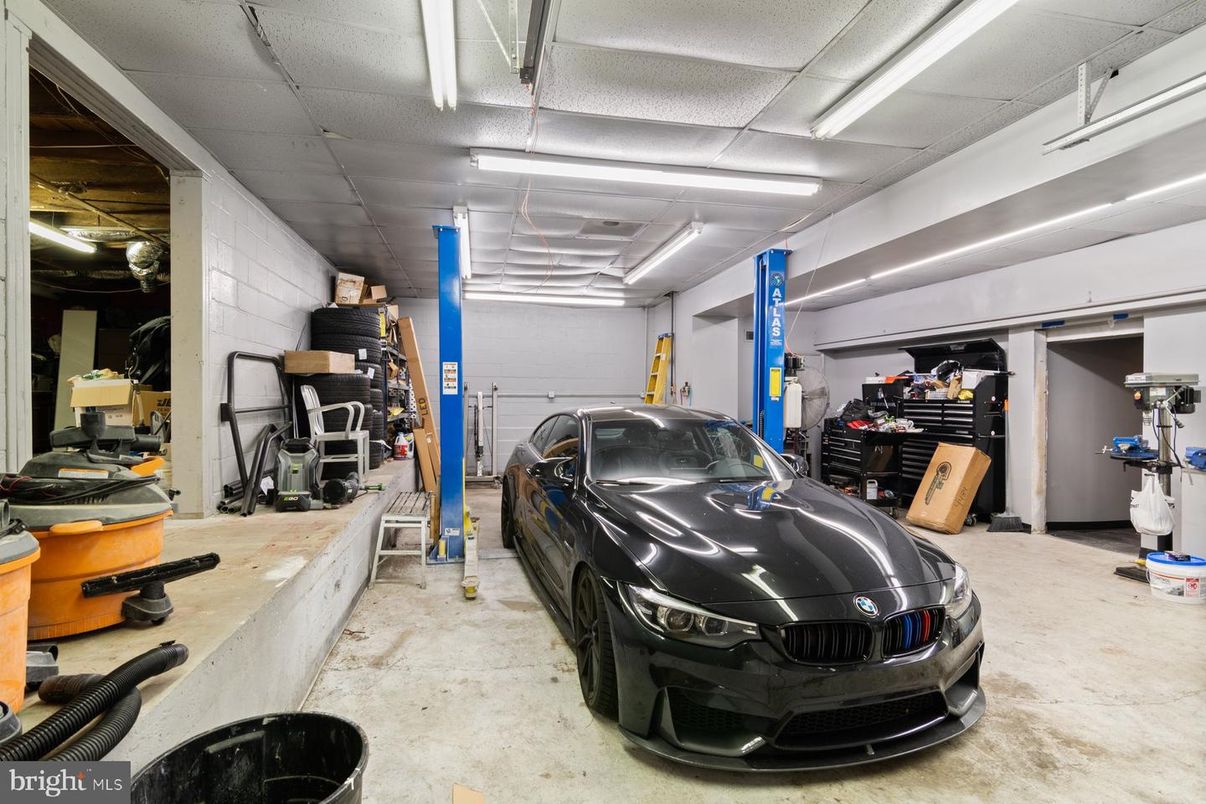 Garage, Interior