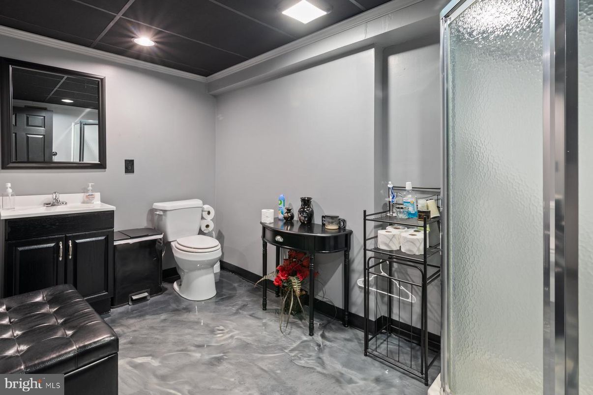 Bathroom, Interior, Recessed Lighting