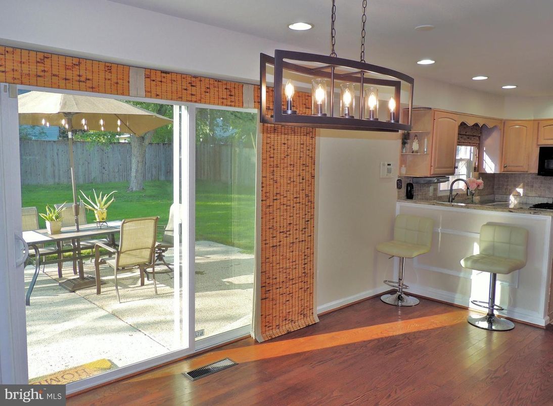 Dining room, Interior, Kitchen, Pendant Lights, Recessed Lighting, Wood Texture Flooring