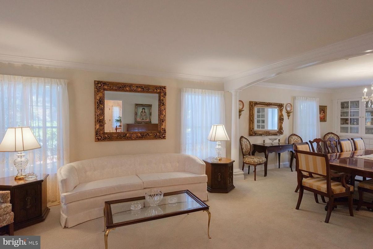 Chandelier, Dining room, Interior, Living room