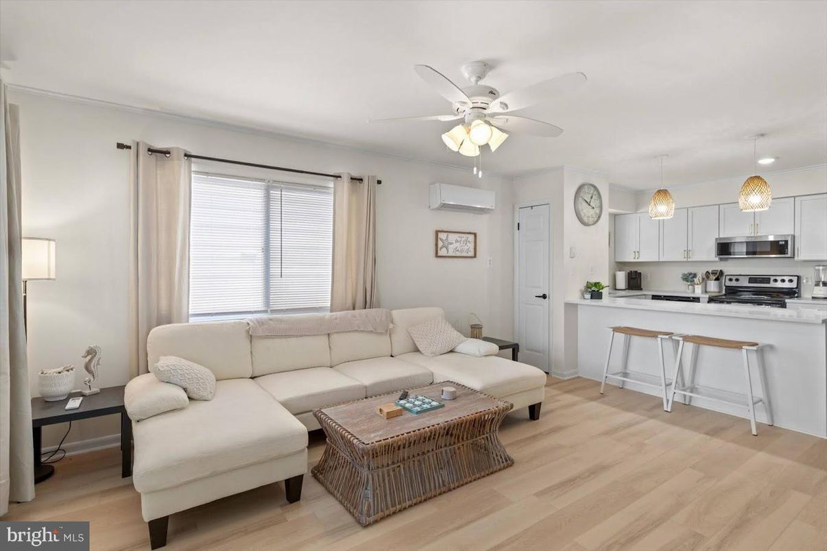 Interior, Kitchen, Living room, Pendant Lights, Stainless Steel Appliances, Wood Texture Flooring