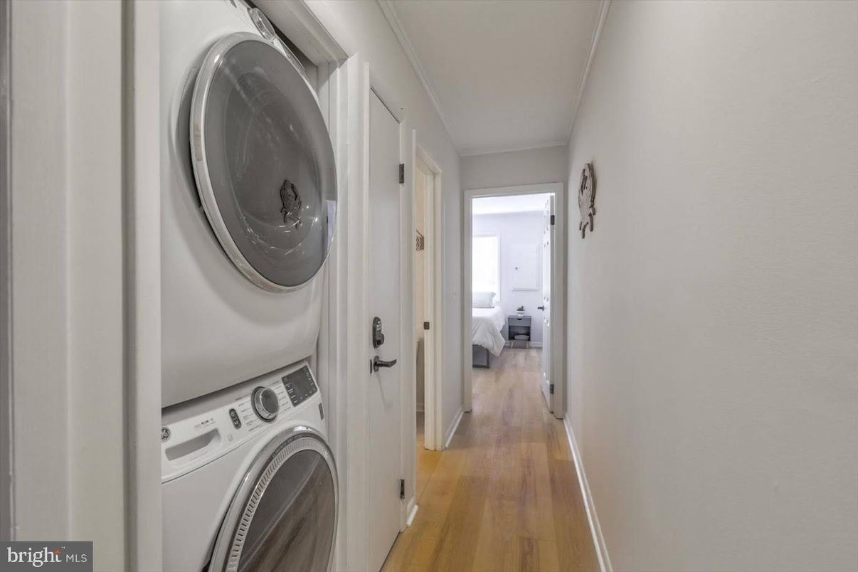 Interior, Utility Closets, Washer, Wood Texture Flooring