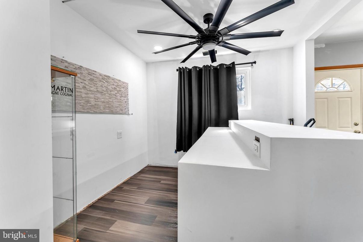 Interior, Pendant Lights, Recessed Lighting, Wood Texture Flooring