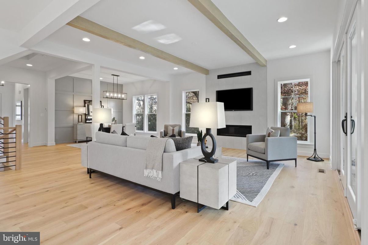 Interior, Living room, Pendant Lights, Recessed Lighting, Wood Texture Flooring