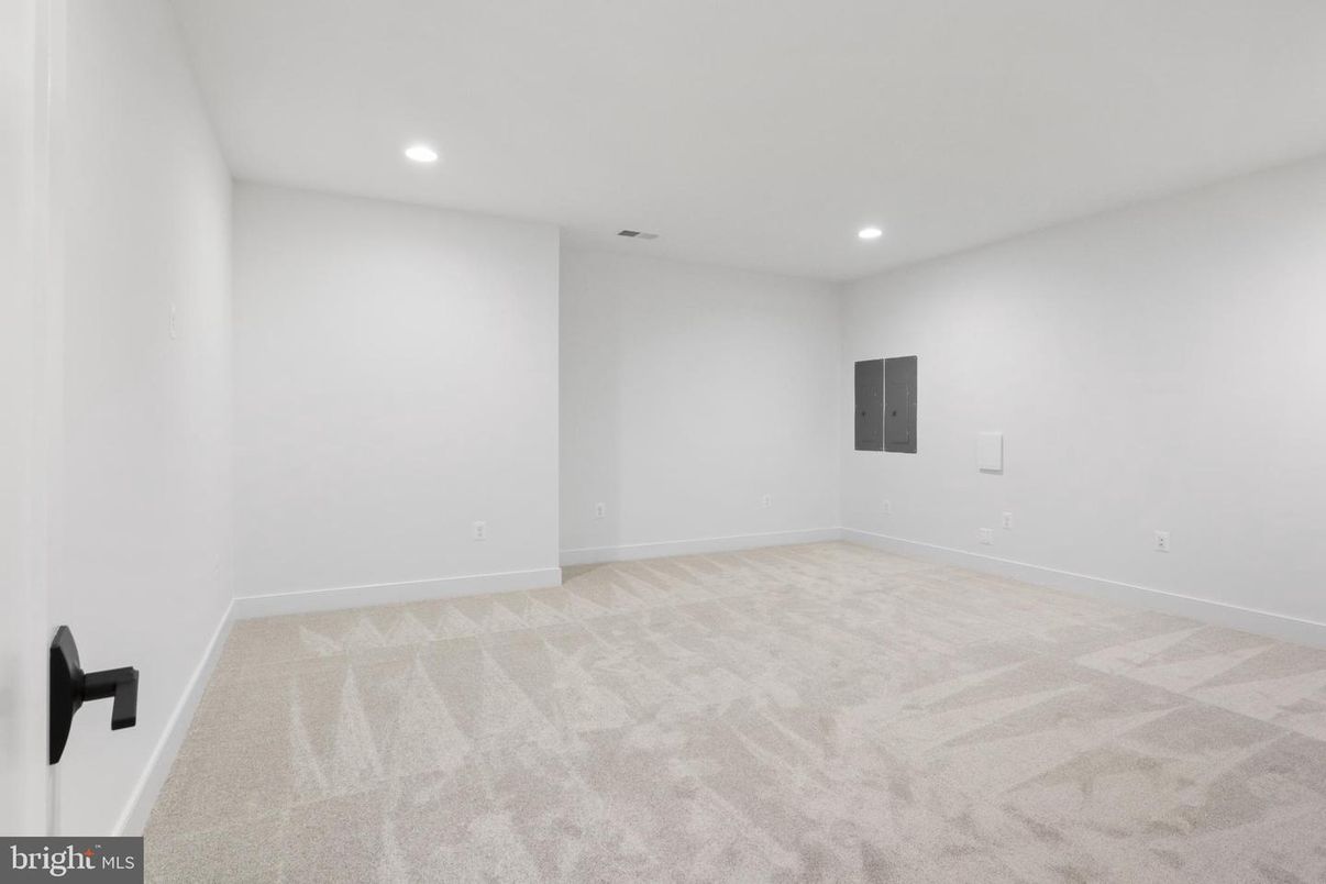 Empty room, Interior, Recessed Lighting