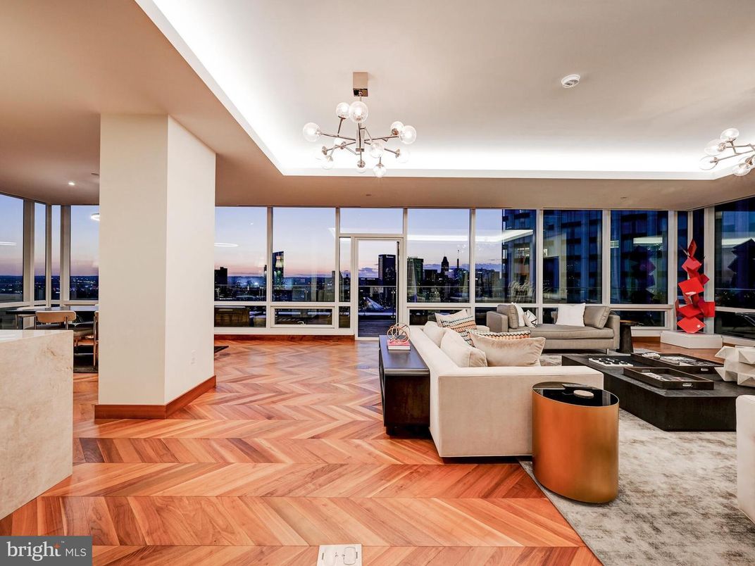 Interior, Living room, Pendant Lights, Recessed Lighting, Wood Texture Flooring