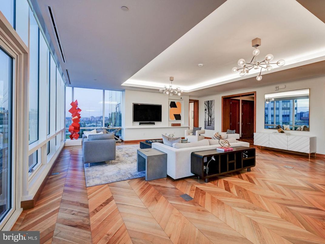 Interior, Living room, Pendant Lights, Recessed Lighting, Wood Texture Flooring
