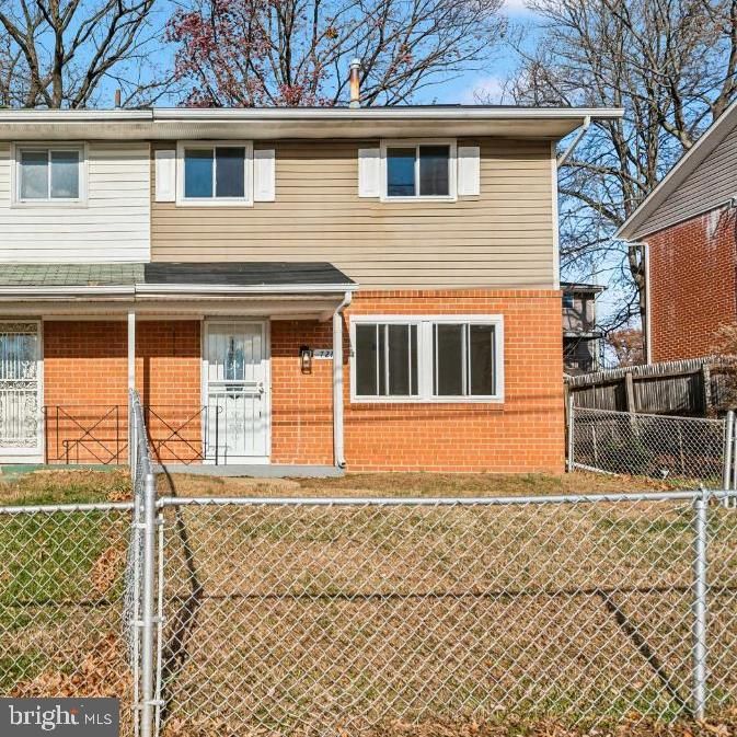Exterior, Facade, Brick Facade, Raised Ranch