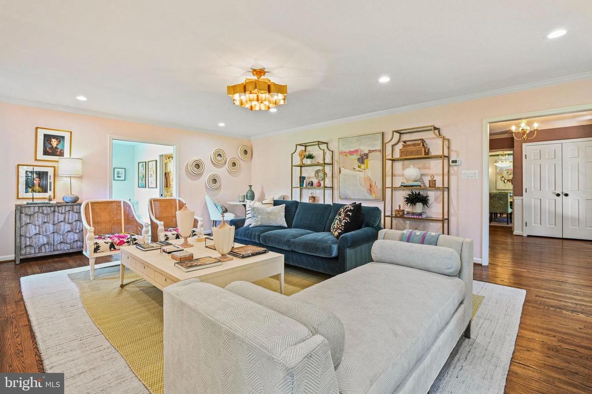 Chandelier, Interior, Living room, Recessed Lighting, Wood Texture Flooring