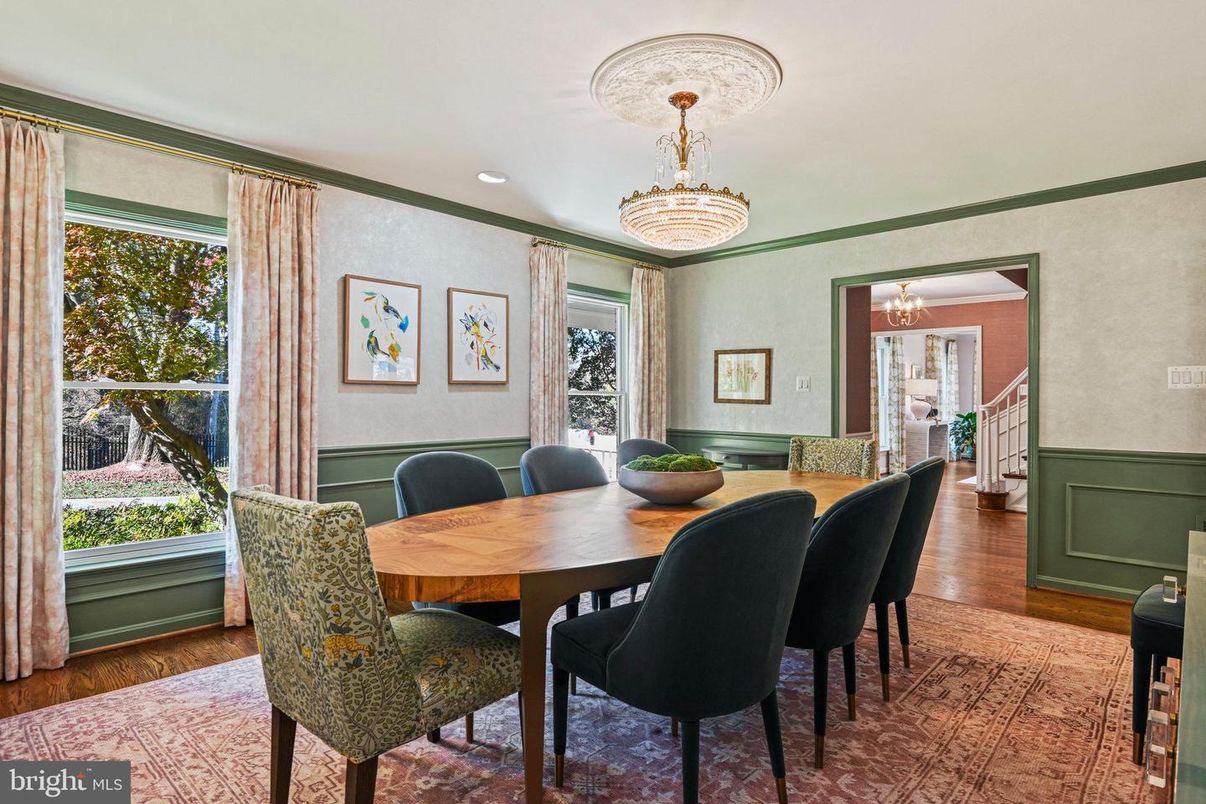 Chandelier, Dining room, Interior, Recessed Lighting, Wood Texture Flooring