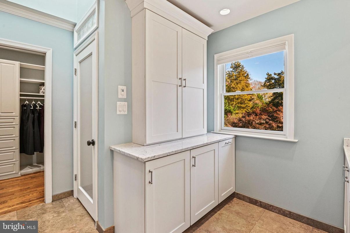 Interior, Recessed Lighting, Walk-in Closets, Wood Texture Flooring