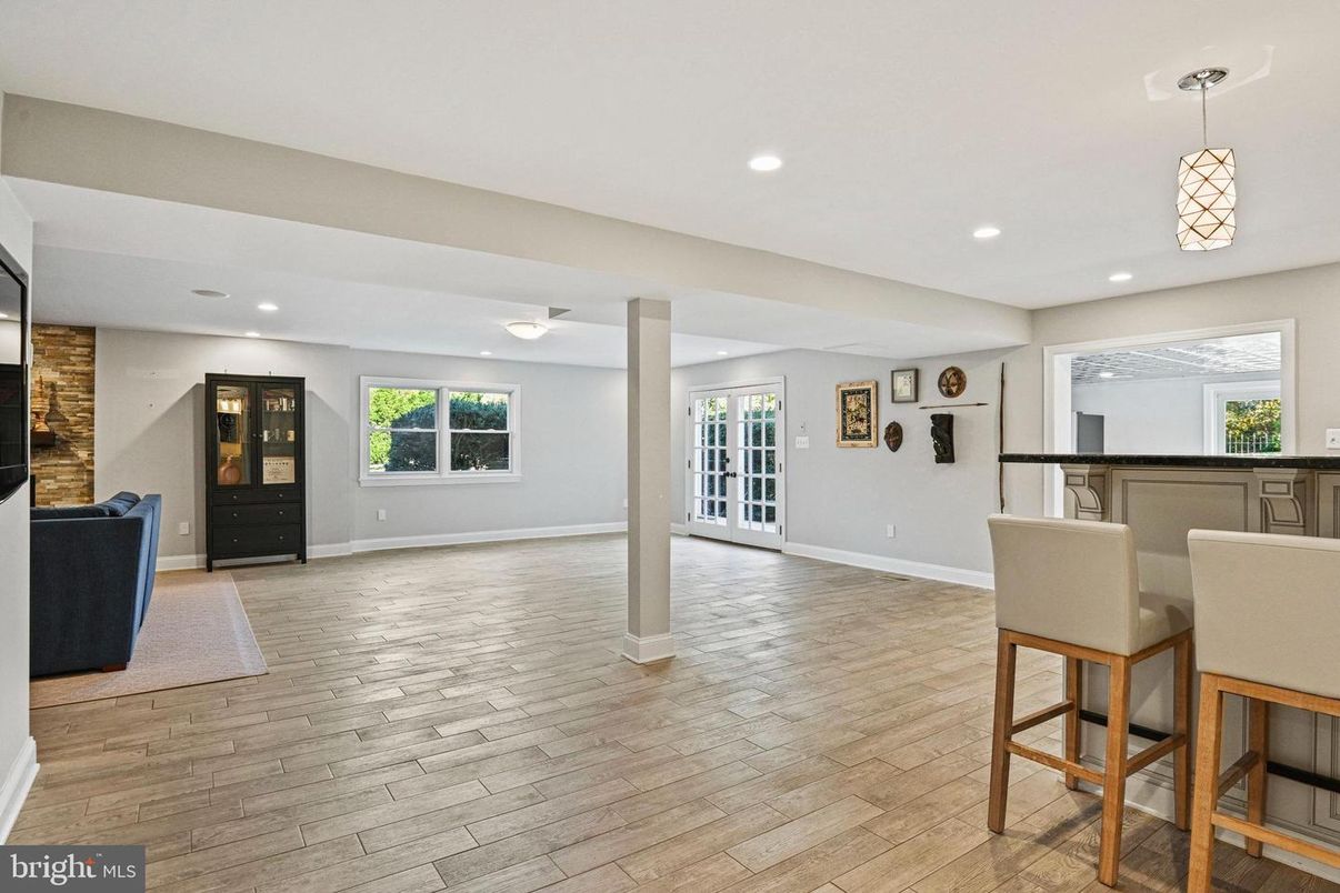 Interior, Pendant Lights, Recessed Lighting, Wood Texture Flooring