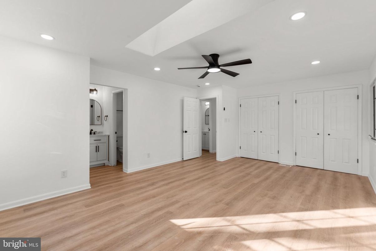 Bathroom, Empty room, Interior, Recessed Lighting, Wood Texture Flooring