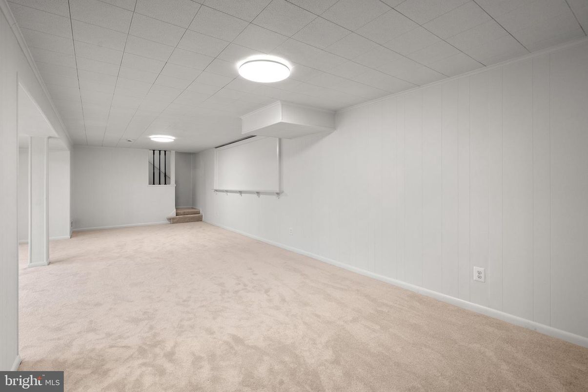 Empty room, Interior, Recessed Lighting