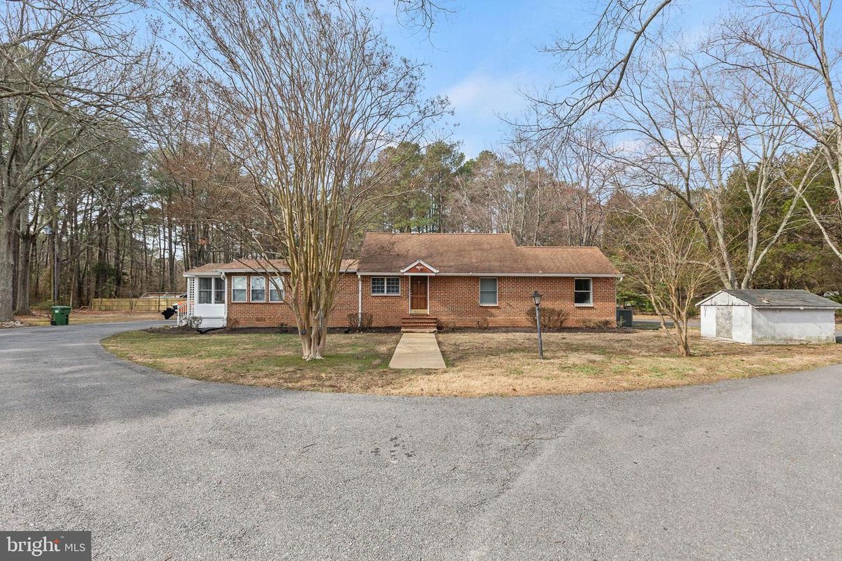 Attached, Backyard, Exterior, Facade, Brick Facade, Cape Cod