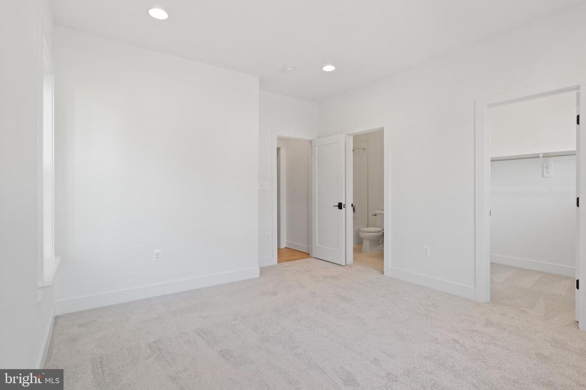 Bathroom, Empty room, Interior, Recessed Lighting