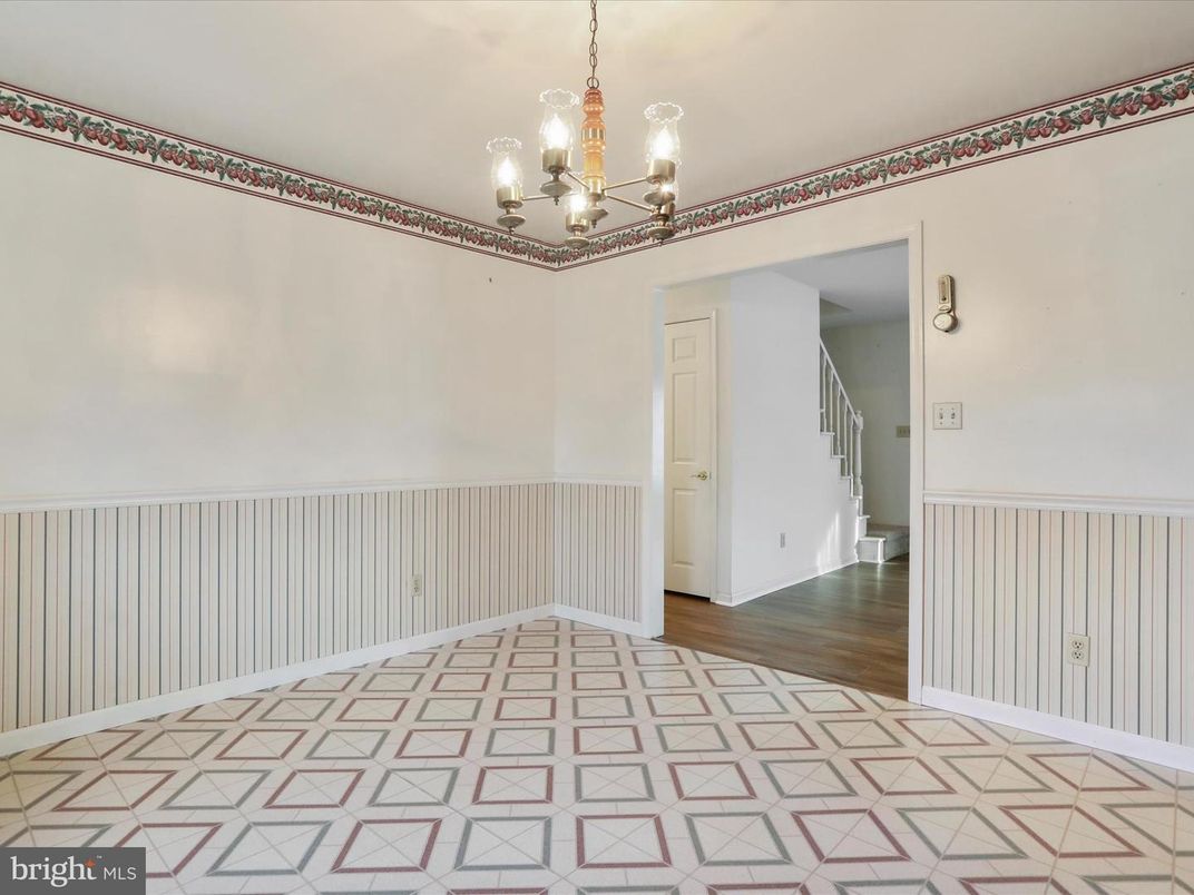 Chandelier, Empty room, Interior, Wood Texture Flooring