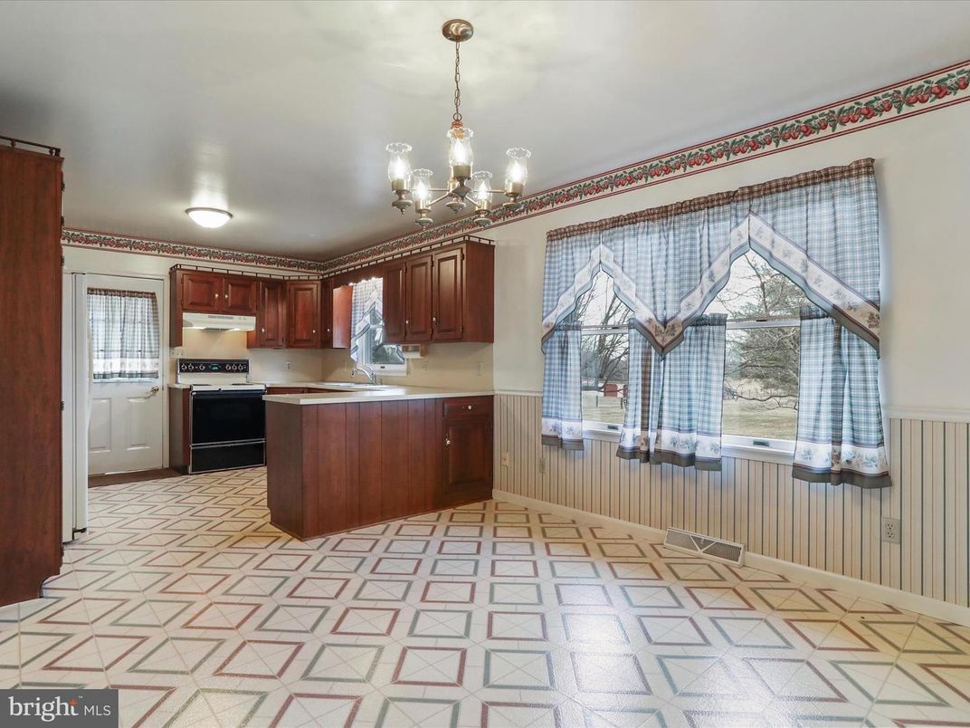 Chandelier, Interior, Kitchen, Stainless Steel Appliances