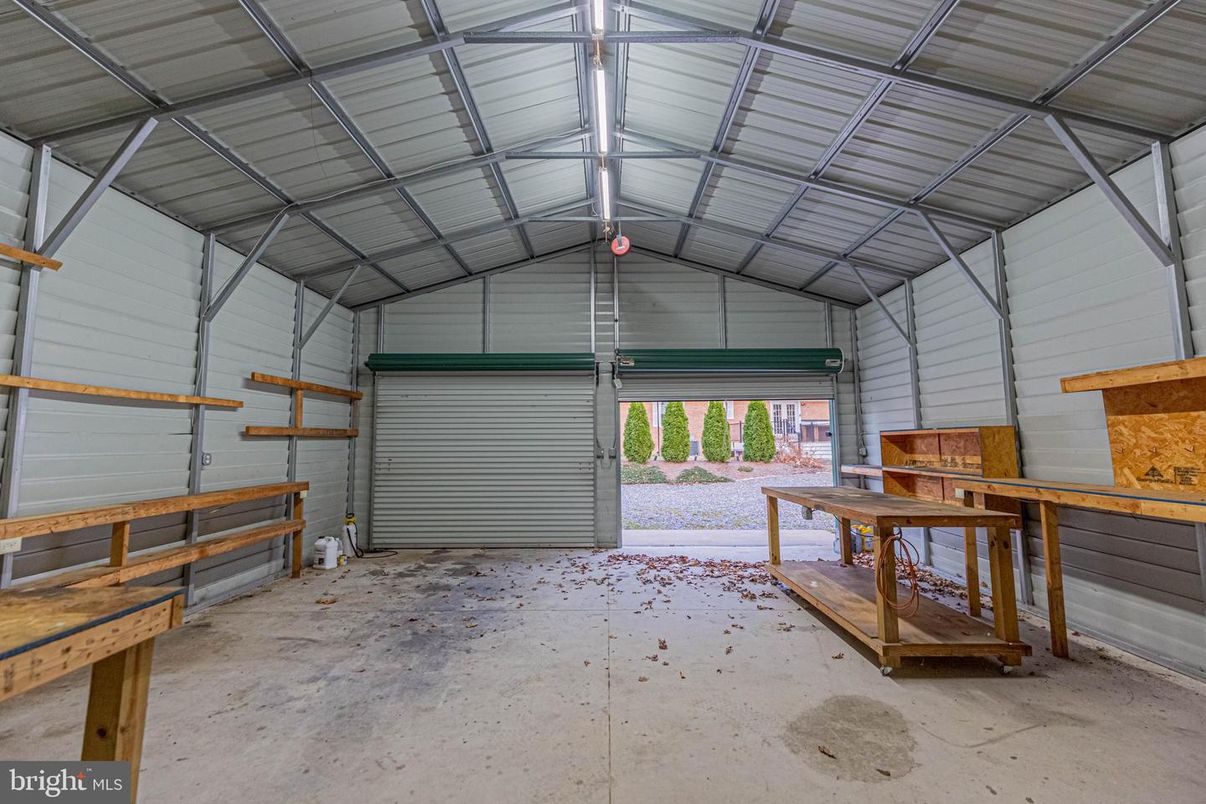 Garage, Interior
