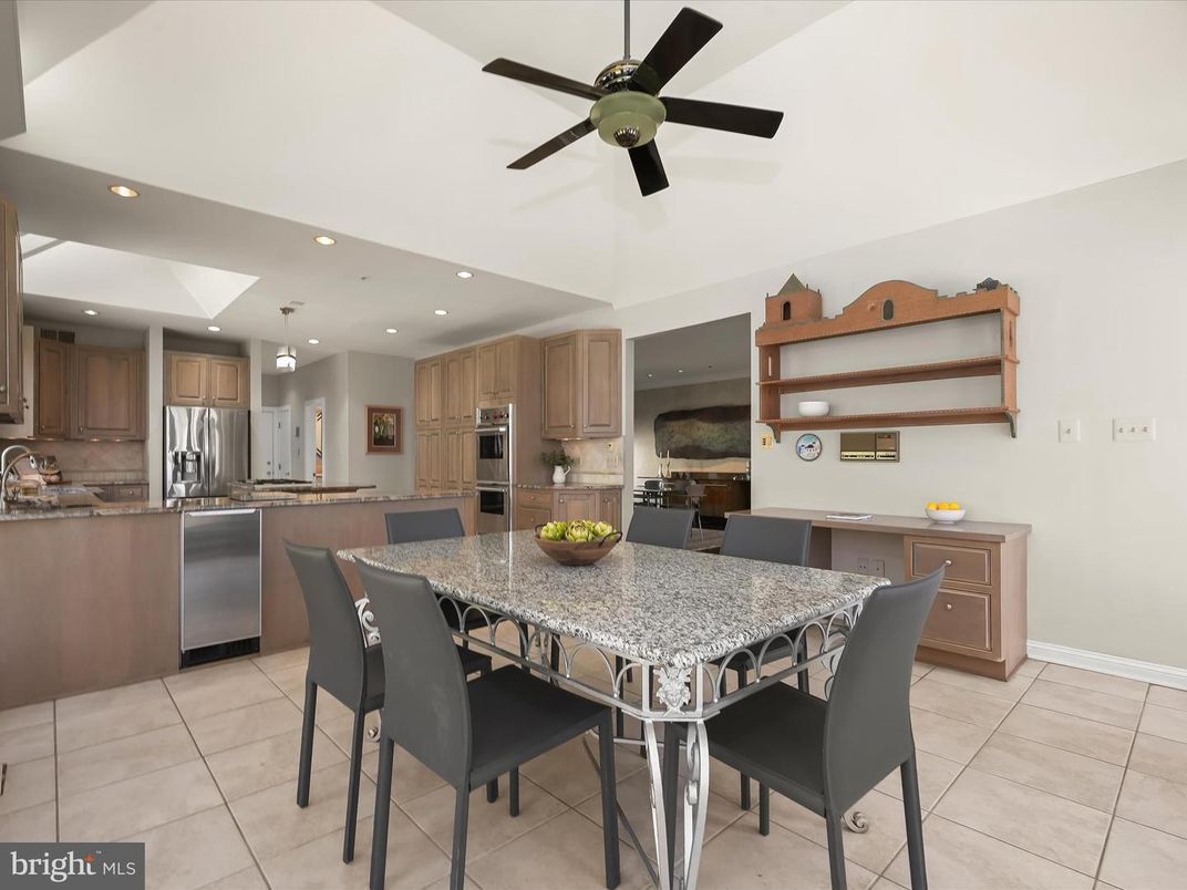 Dining room, Interior, Kitchen, Recessed Lighting, Stainless Steel Appliances