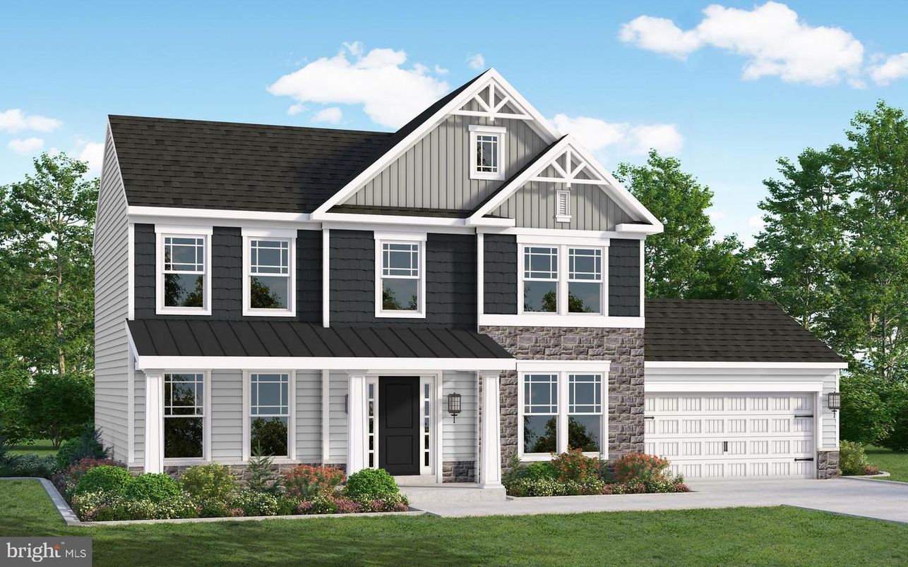 Attached, Exterior, Facade, Farmhouse
