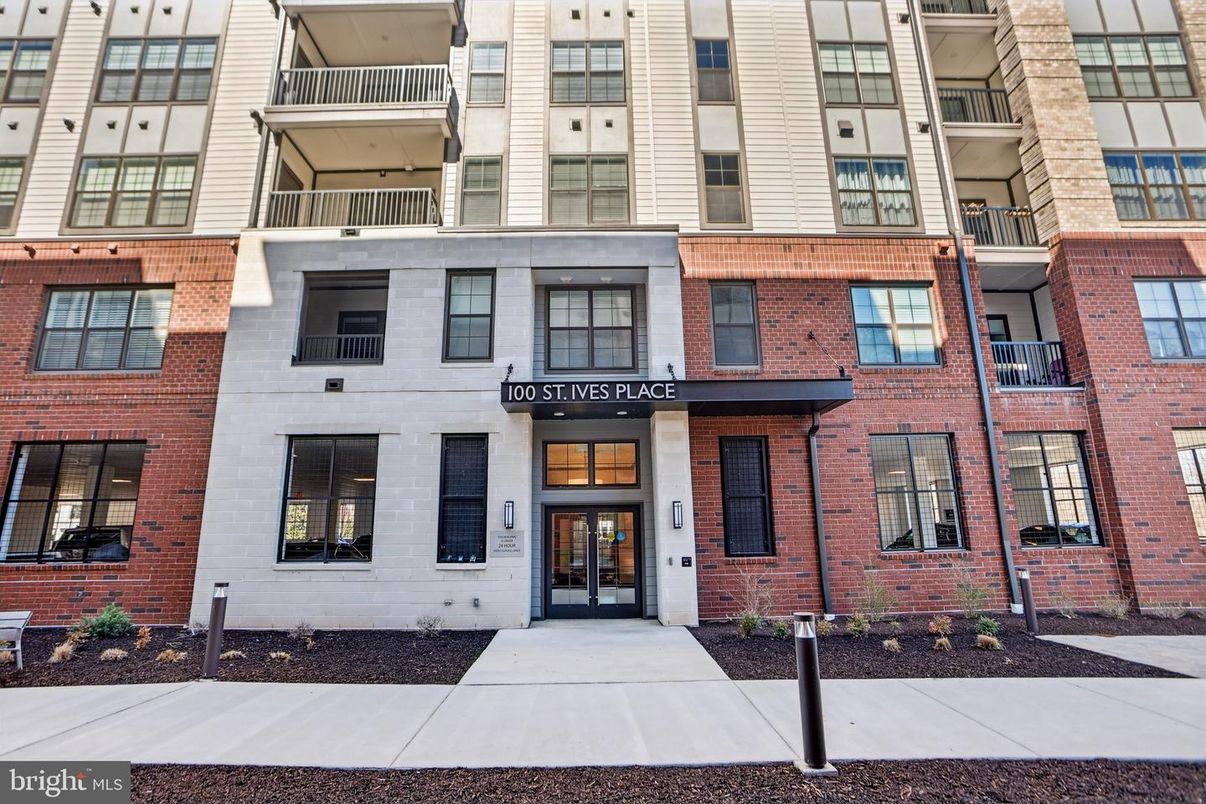 Exterior, Facade, Brick Facade, Rowhouse