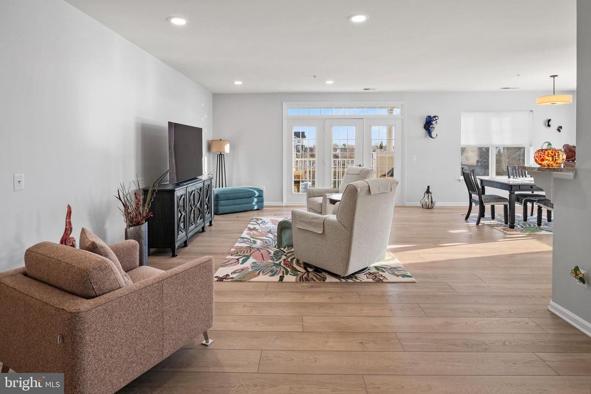 Dining room, Interior, Living room, Pendant Lights, Recessed Lighting, Wood Texture Flooring
