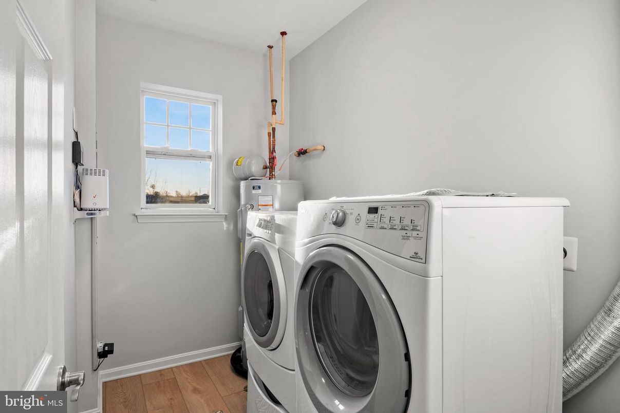 Interior, Washer, Wood Texture Flooring