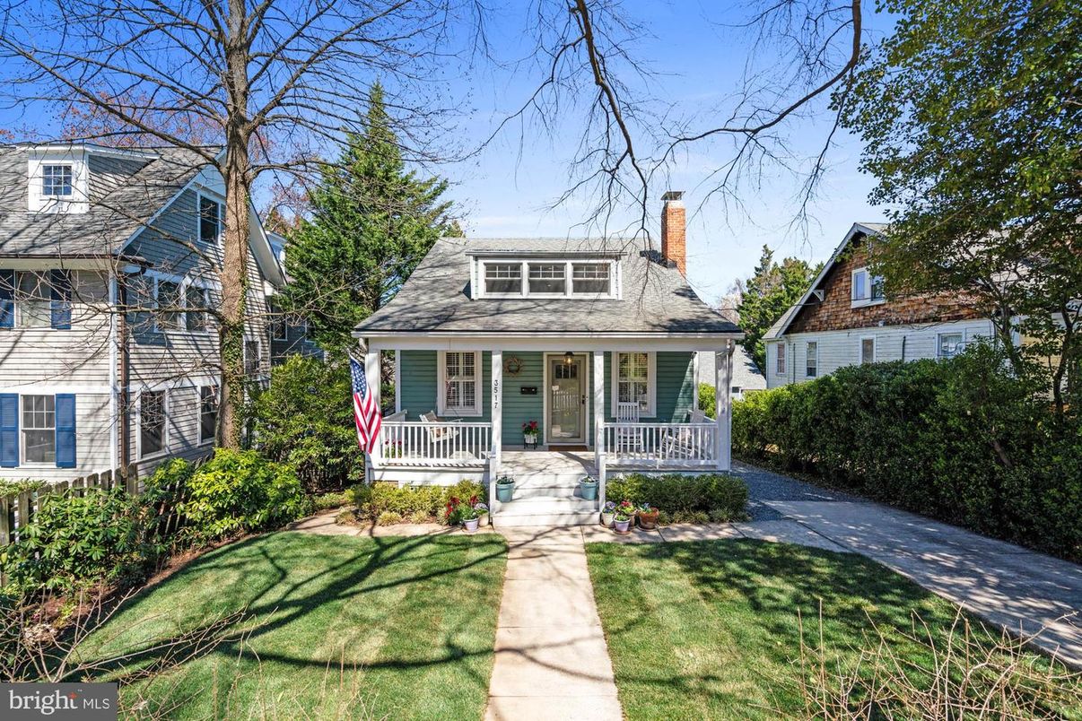 Exterior, Facade, Cape Cod