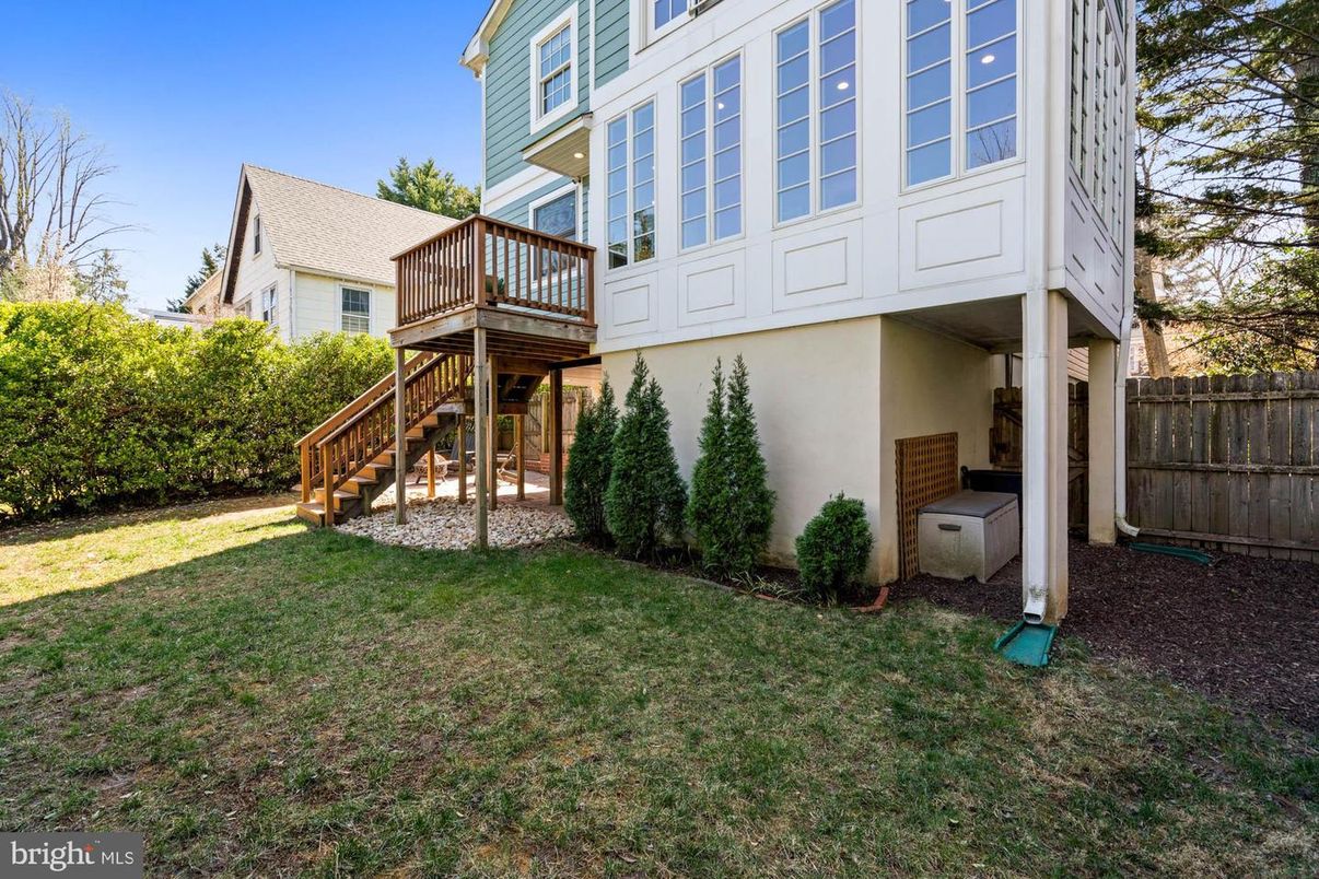 Backyard, Exterior