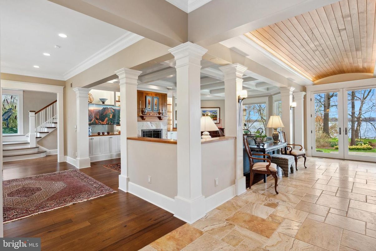 Interior, Recessed Lighting, Wood Texture Flooring