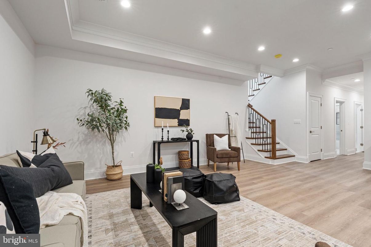 Interior, Living room, Recessed Lighting, Wood Texture Flooring