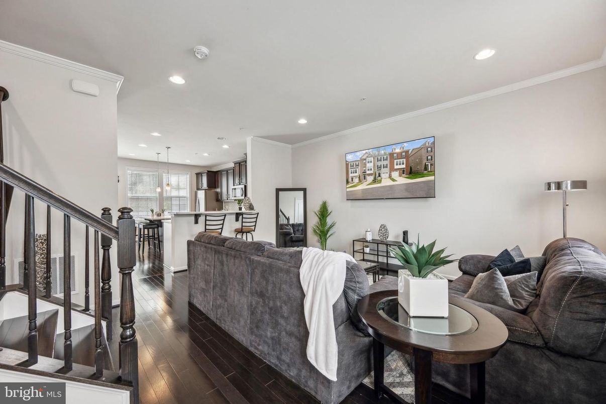 Interior, Kitchen, Living room, Pendant Lights, Recessed Lighting, Wood Texture Flooring
