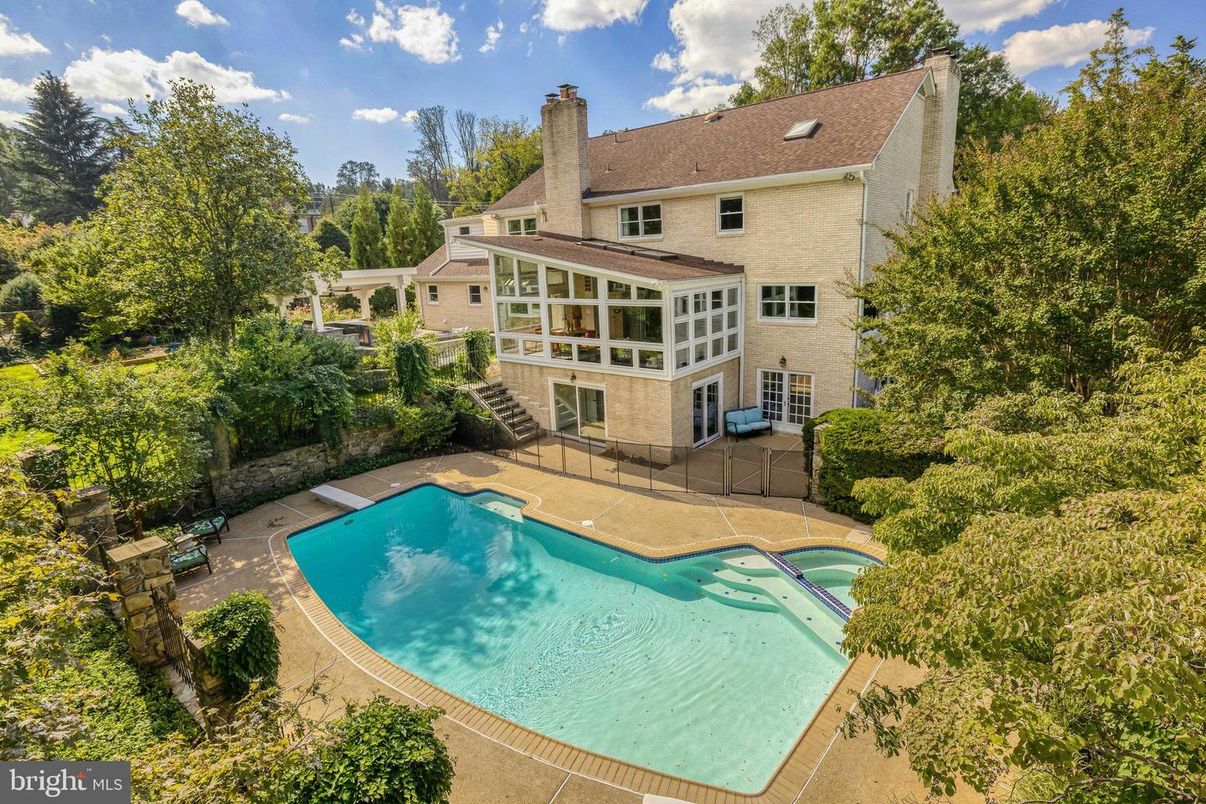 Exterior, Pool