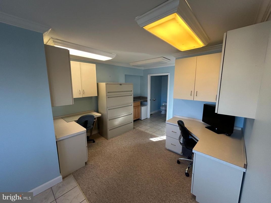 Home Office, Interior