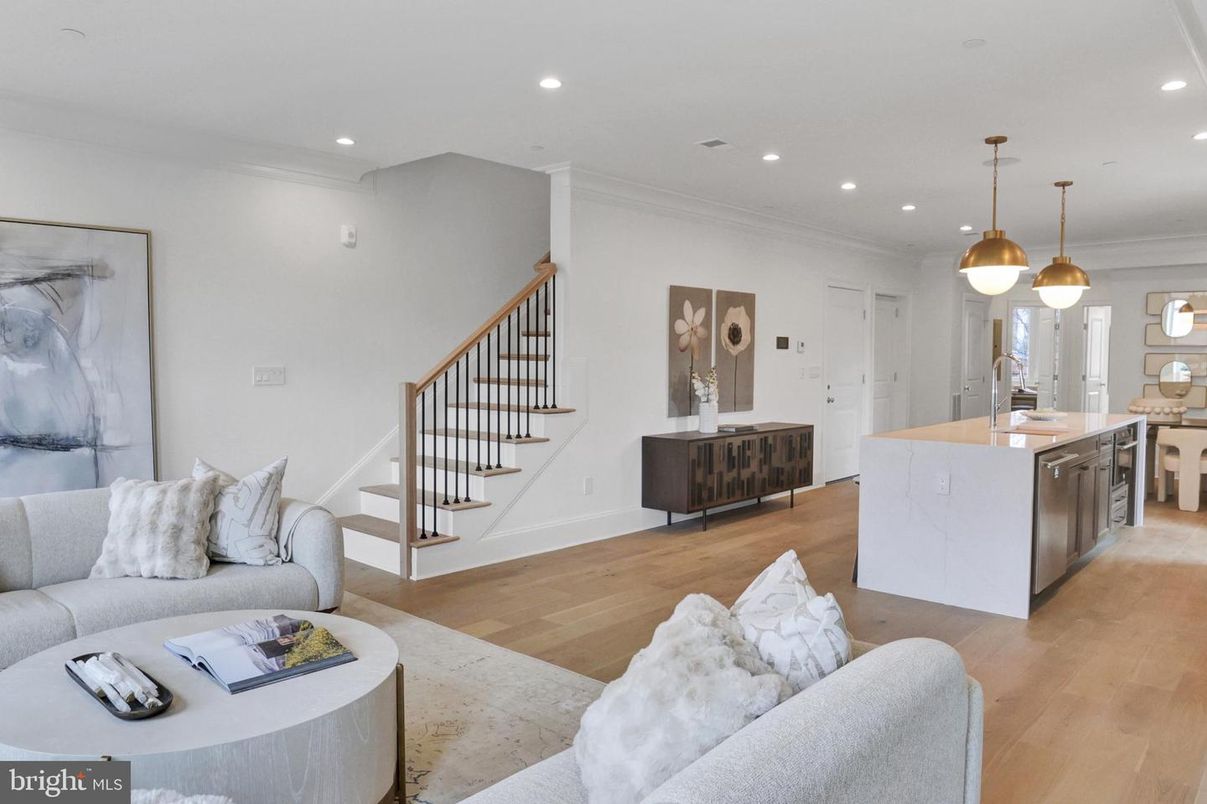 Interior, Kitchen, Living room, Pendant Lights, Recessed Lighting, Wood Texture Flooring