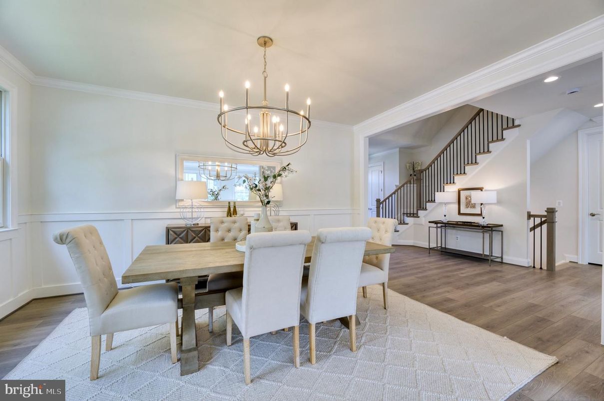 Chandelier, Dining room, Interior, Recessed Lighting, Wood Texture Flooring
