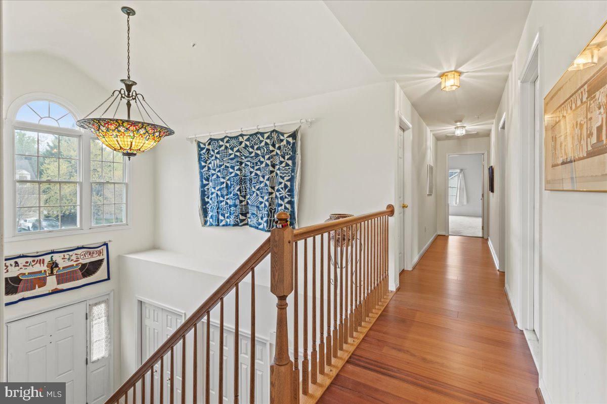 Interior, Pendant Lights, Wood Texture Flooring