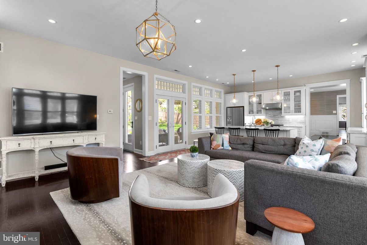 Interior, Kitchen, Living room, Pendant Lights, Recessed Lighting, Wood Texture Flooring